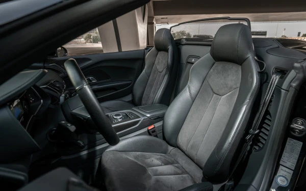 Black Audi R8 V10 Spyder, 2021 Photo 5
