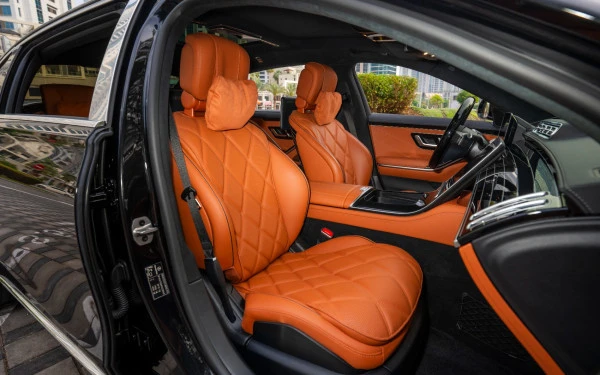 Black Mercedes Maybach S580, 2023 Photo 14