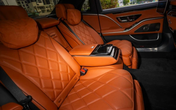 Black Mercedes Maybach S580, 2023 Photo 16