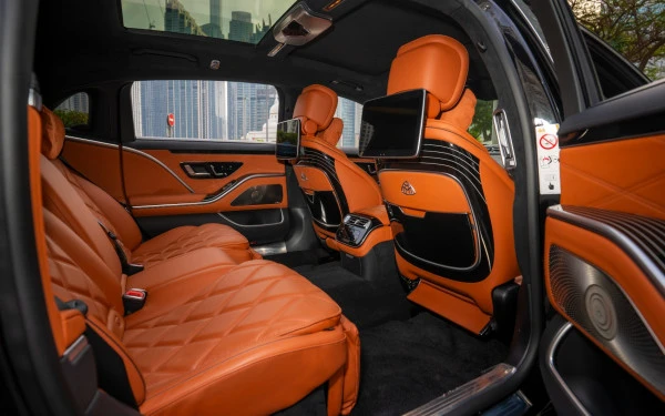 Black Mercedes Maybach S580, 2023 Photo 18