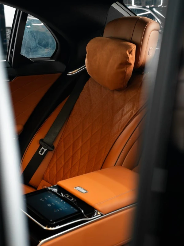 Black Mercedes S500, 2025 Photo 5