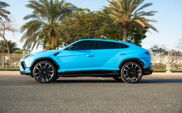 Blue Lamborghini Urus, 2023 Photo 3