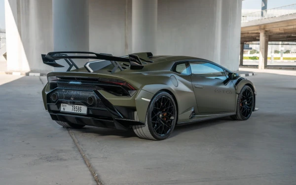 Green Lamborghini Huracan STO, 2023 Photo 3