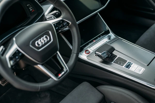 Grey Audi RS6, 2023 Photo 6