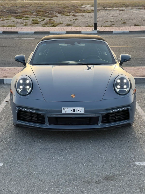 Grey Porsche 911 / Carrera, 2023 Photo 1