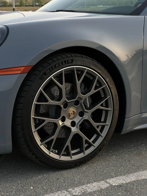Grey Porsche 911 / Carrera, 2023 Photo 3