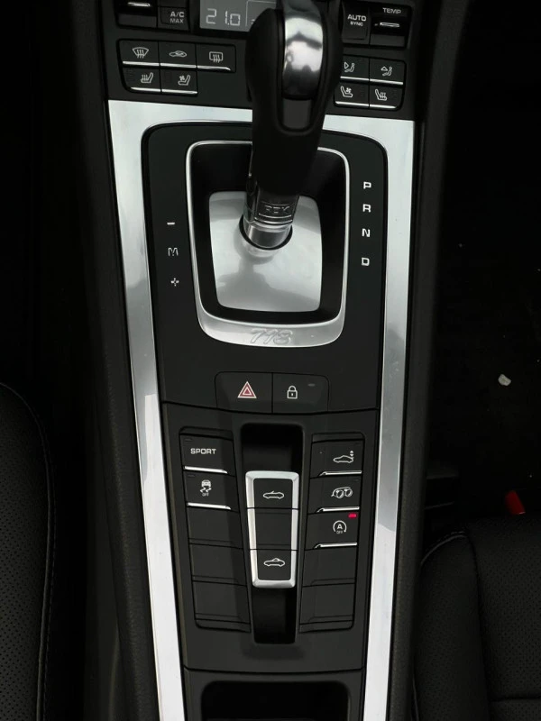 Grey Porsche 911 / Carrera, 2025 Photo 2