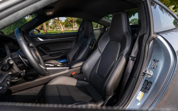 Grey Porsche 911 Carrera GTS, 2025 Photo 5