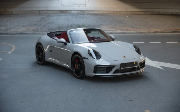 Silver Porsche 911 Carrera GTS, 2024 Photo 6