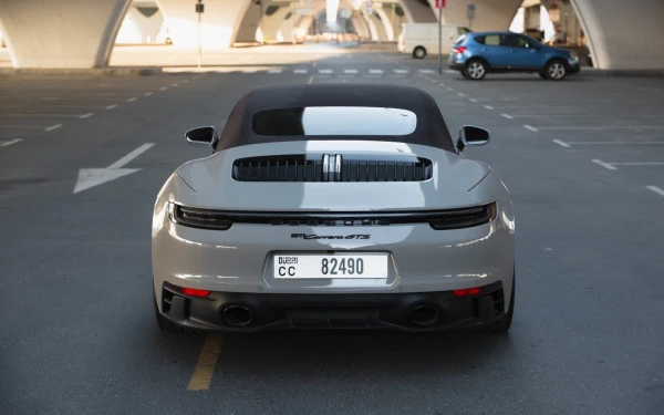 Silver Porsche 911 Carrera GTS, 2024 Photo 7