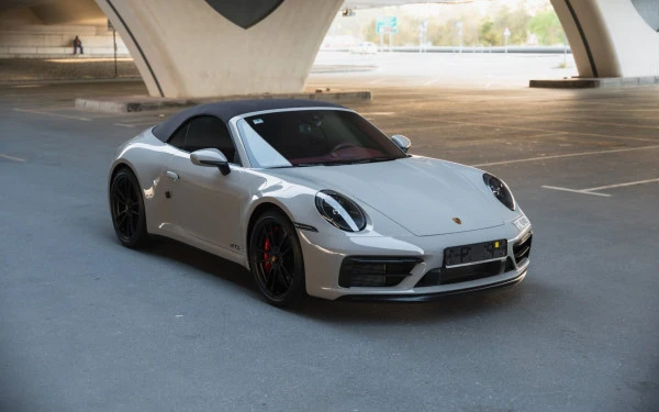 Silver Porsche 911 Carrera GTS, 2024 Photo 12