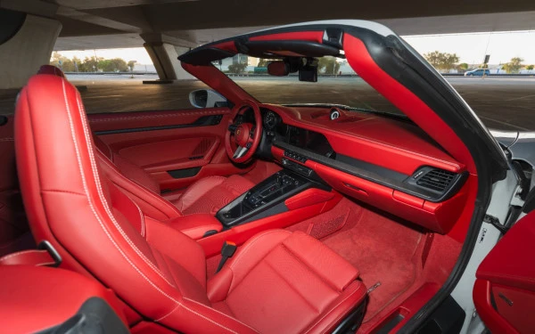 Silver Porsche 911 Carrera GTS, 2024 Photo 16