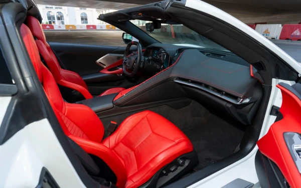 White Chevrolet Corvette, 2025 Photo 1