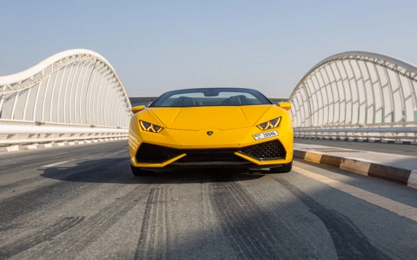 Yellow Lamborghini Huracan Spyder, 2021 Photo 1