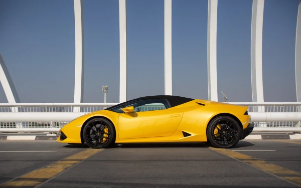 Yellow Lamborghini Huracan Spyder, 2021 Photo 2