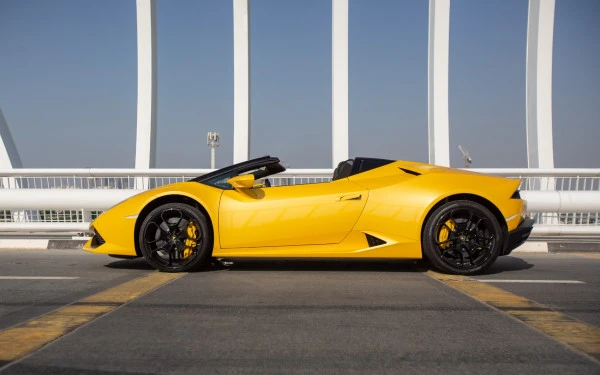Yellow Lamborghini Huracan Spyder, 2021 Photo 3