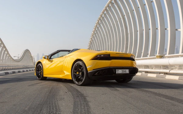 Yellow Lamborghini Huracan Spyder, 2021 Photo 4