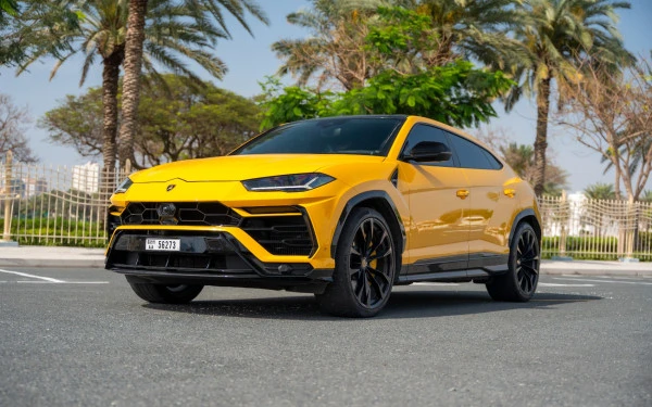 Yellow Lamborghini Urus, 2023 Photo 4