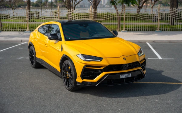 Yellow Lamborghini Urus, 2023 Photo 6
