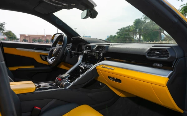 Yellow Lamborghini Urus, 2023 Photo 9