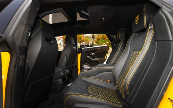 Yellow Lamborghini Urus, 2023 Photo 12